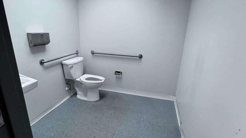 For Lease Garito & Company JFlo 2135 Howland Bathroom
